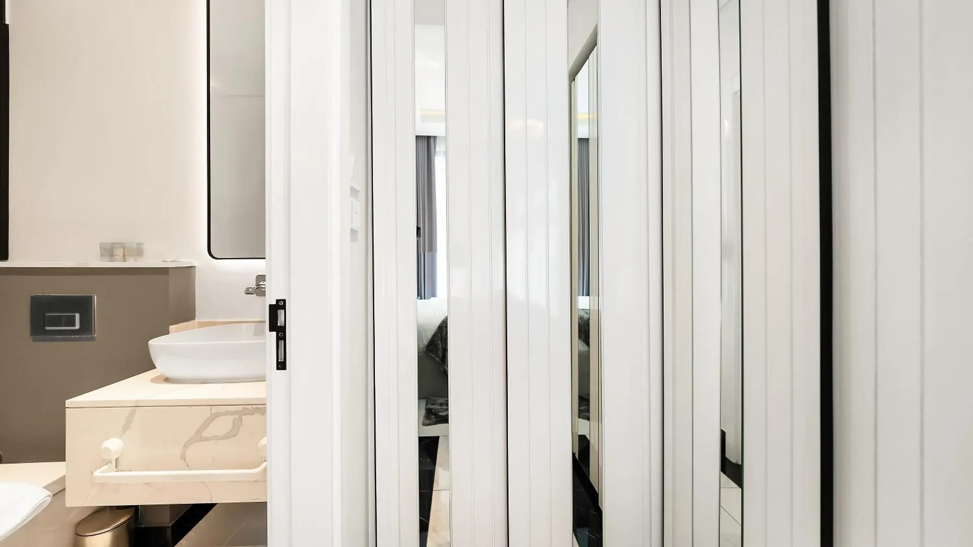 Luxury Marasi Drive, 1Bdr Apt With Private Jacuzzi 두바이 아파트