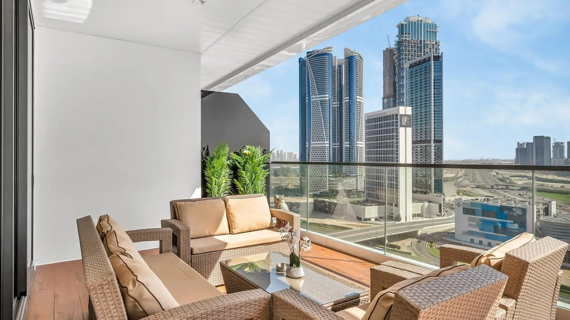 Luxury Marasi Drive, 1Bdr Apt With Private Jacuzzi 두바이
