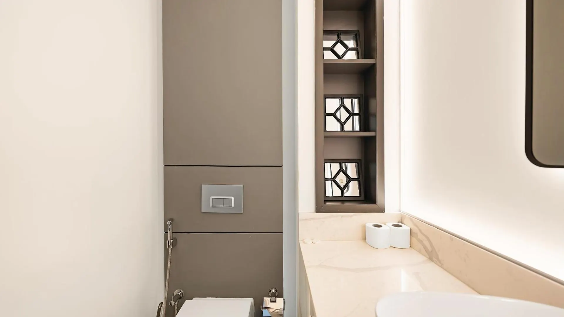 Luxury Marasi Drive, 1Bdr Apt With Private Jacuzzi 두바이