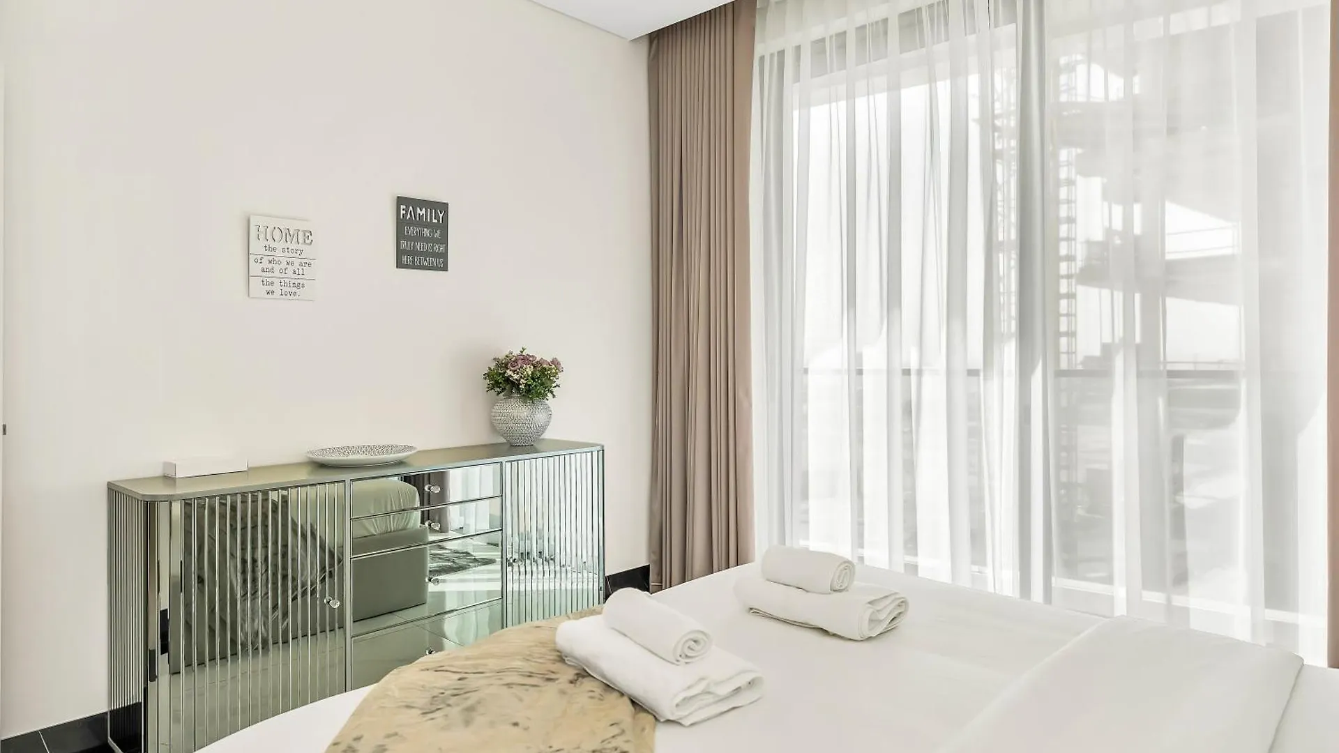 Luxury Marasi Drive, 1Bdr Apt With Private Jacuzzi 두바이